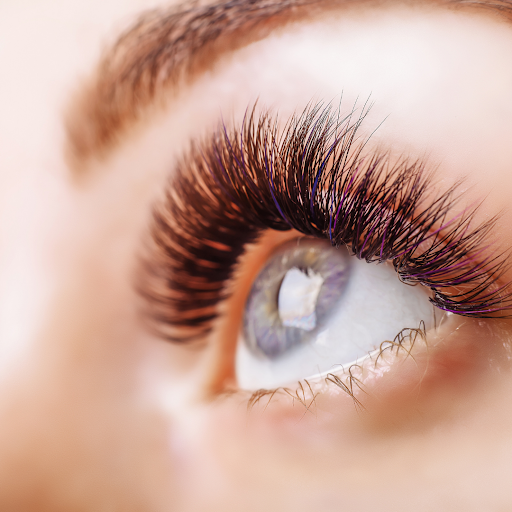 Step-by-step instruction on removing eyelash extensions at home